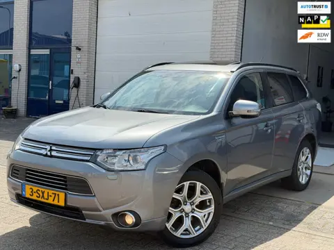 Mitsubishi Outlander 2.0 PHEV Instyle/ AUTOMAAT/ 1e EIG/ nap/ dealeronderhouden/ 1jaar apk/pano/ pdc