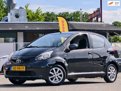 Toyota Aygo 1.0-12V + // AIRCO / ELEKTR. RAMEN / LM VLG 14"