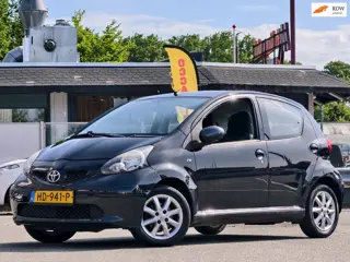 Toyota Aygo 1.0-12V + // AIRCO / ELEKTR. RAMEN / LM VLG 14"