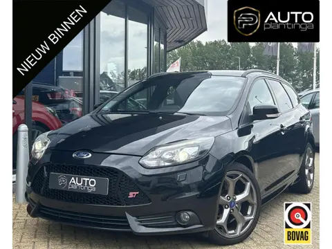 Ford Focus Wagon 2.0 EcoBoost ST-3 250PK | Onderhoudshistorie | Nette Staat | Achteruitrijcamera | R