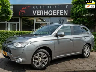Mitsubishi Outlander 2.0 PHEV Instyle+ | PANORAMADAK | PARKEERCAMERA | STOELVERWARMING | ADAPTIEF | 
