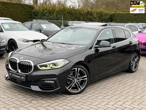 BMW 1-serie 118i Executive Edition|Automaat|Led|Dakje|18 inch M|Cruise control|Navigatie|Climate con