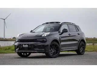 Lynk & Co 01 1.5 BLACK LINE / PANORAMA DAK / 360 CAMERA / CARPLAY / STOELVERWARMING
