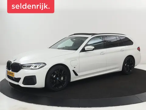 BMW 5-serie Touring 530e xDrive M Sport | SOH 89,9% | Panoramadak | Head-Up | Full LED | Trekhaak | 