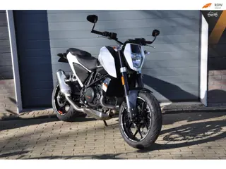 KTM 690 Duke Als nieuw, 12000 km!