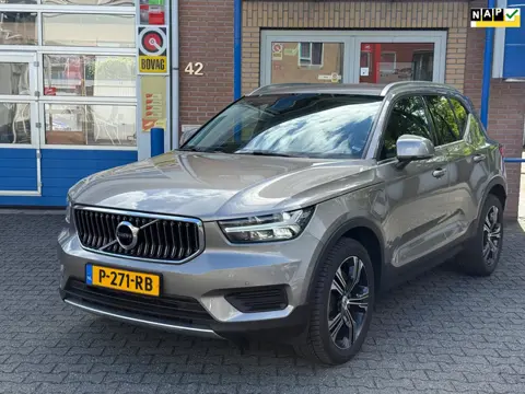 Volvo XC40 1.5 T4 Recharge Inscription Expression | SOH 97,3% | Trekhaak | Stoel- en stuurverwarming