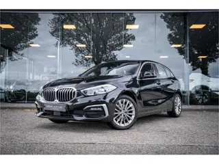 BMW 1-serie 118i Business Edition Plus ** Automaat ** Leder ** Carplay ** Stoelverwarming Alarm klas