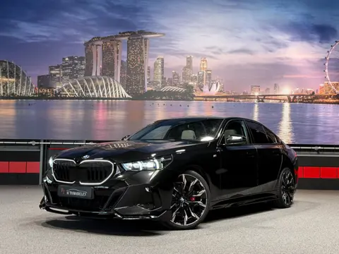 BMW 5 Serie 520i  M-Sport Pro|ShadowLine|Panorama|H/K|208PK