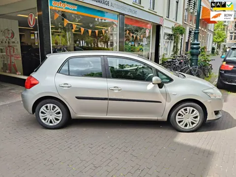Toyota Auris 1.4-16V Sol