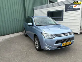 Mitsubishi Outlander 2.0 PHEV instyle - 1E EIGENAAR - PANORAMA - STOELVERWARMING -