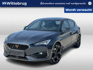 CUPRA Leon 1.4 e-Hybrid VZ Performance / Sportstoelen / 19'' LMV / Parkeersensoren achter