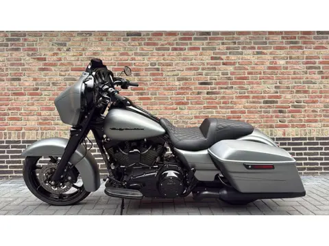 Harley Davidson 103 FLHXS Streetglide Street Glide  Special mat grijs blackout