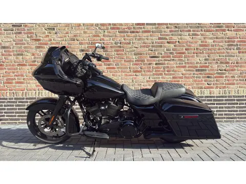 Harley Davidson Road Glide FLTRX Black Out CVO Roadglide