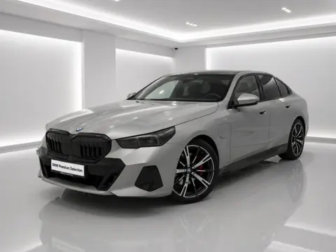 BMW 5 Serie 530e | M-Sport Pro | BMW Iconic Glow | El. Trekhaak | 20'' LM | Bowers & Wilkins | Shado