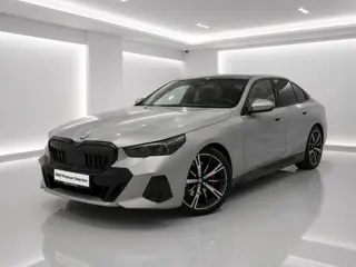 BMW 5 Serie 530e | M-Sport Pro | BMW Iconic Glow | El. Trekhaak | 20'' LM | Bowers & Wilkins | Shado