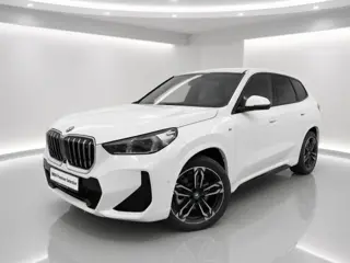 BMW iX1 xDrive30 67 kWh | M-Sport | Stoel/- stuurverwarming | Trekhaak | Driving Assistant Plus | El