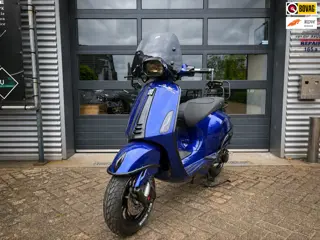 Vespa Snorscooter Sprint 4T BMW Look