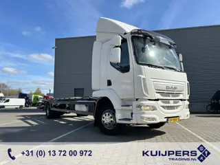 DAF LF 250 FA / 12 Ton / 802 dkm / 6 Cilinder / Chassis 7.25 mtr / Loadlift / NL Truck