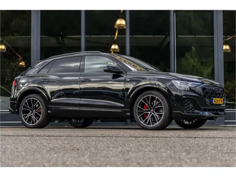 Audi Q8 60 TFSI e quattro Pro Line S Competition Achteras besturing/ HUD Nieuw uit voorraad leverbaa