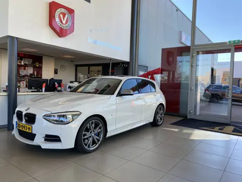 BMW 1-serie M135i xDrive High Executive,Performance,6 Cilinder,Schuifkanteldak,Leder&Stoelverwarming