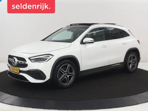 Mercedes-Benz GLA-klasse 200 AMG Line | Panoramadak | Trekhaak | Head up | Memory | Camera | Park as