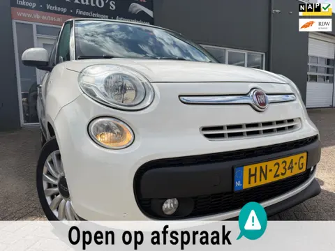 Fiat 500 L Living 1.4 T-Jet Lounge met parkeersensoren en navigatie en bluetooth telefoon / media en