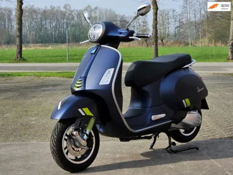 Vespa Scooter GTS 300 HPE * NIEUW *