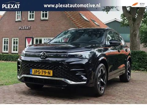 Volkswagen Tiguan 1.5 eHybrid R-Line Business Aut. | 2x R-Line | IQ Light | Slechts 3200KM | Massage