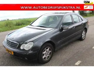 Mercedes-Benz C-klasse 180 Classic // sedan //