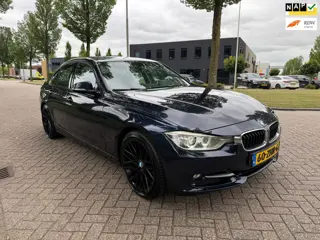 BMW 3-serie 320i Upgrade Edition