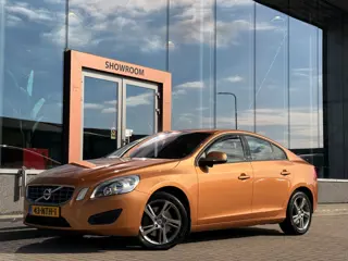 Volvo S60 2.0T 203PK Kinetic Automaat | Cruise | Parkeersensoren | Stoelverwarming | Trekhaak