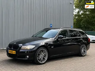 BMW 3-serie Touring 318i LCI Touring / Automaat / Navi / Trekhaak / Vakantieklaar!