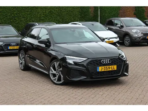 Audi A3 Sportback 35 TFSI S edition / RS Seats / CarPlay / Navigatie / 19'' / Parkeerhulp achter / S