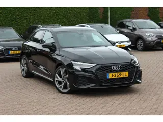 Audi A3 Sportback 35 TFSI S edition / RS Seats / CarPlay / Navigatie / 19'' / Parkeerhulp achter / S