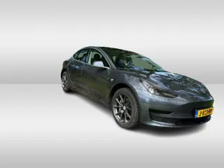 Tesla Model 3 Standard RWD Plus 60 kWh / Autopilot / Panoramadak / Camera / Premium Audio / 19'' / L