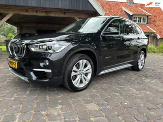 BMW X1 XDrive25i High Executive, panoramadak