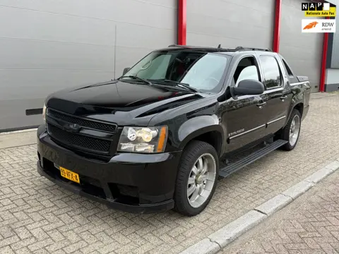 Chevrolet USA Avalanche 5.3 V8 4WD tekst lezen!