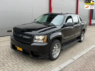 Chevrolet USA Avalanche 5.3 V8 4WD tekst lezen!