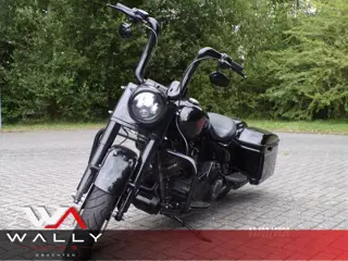 Harley Davidson 103 FLHR Road King roadking black on black