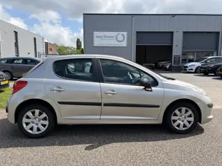 Peugeot 207 1.4-16V Color-line
