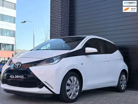 Toyota Aygo 1.0 VVT-i x Automaat | 99.532 km | Airco | Achteruitrijcamera | Zuinig en ideale stadsau