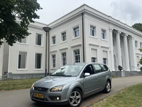 Ford FOCUS Wagon 1.6-16V NIEUW MODEL (bj 2005)