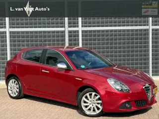 Alfa Romeo Giulietta 1.4 T Distinctive | Rosso Competizione | Automaat
