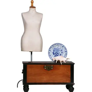 Kleine Koloniale kist ca 1800 in Djati met zwarte details en brons beslag