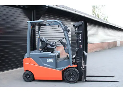 Toyota 8FBMKT25 heftruck elektrische triplex sidesift 4888 uur