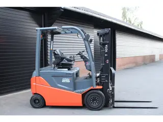 Toyota 8FBMKT25 heftruck elektrische triplex sidesift 4888 uur