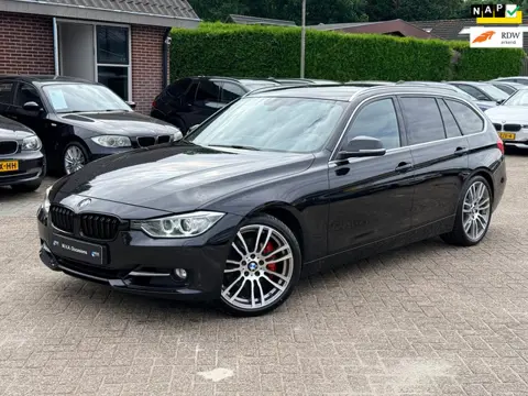 BMW 3-serie Touring 335i High Executive Upgrade Sport|Carplay|Leder|Trekhaak|19 inch M|Cruise contro