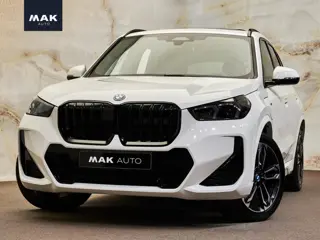 BMW X1 xDrive30e M Sport Pro , pano, H/K, massage, 19", memory, keyless, privacy