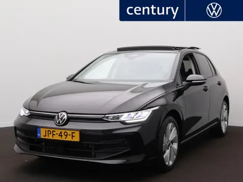 Volkswagen Golf 1.5 eHybrid Life Edition | Panodak | Zwenkbare trekhaak | Camera | ACC |