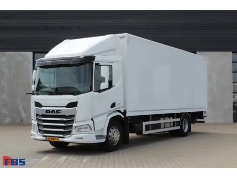 DAF XD 300 FA met gesloten bak (bj 2023)